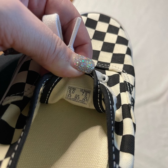 Vans - Picture 4 of 4